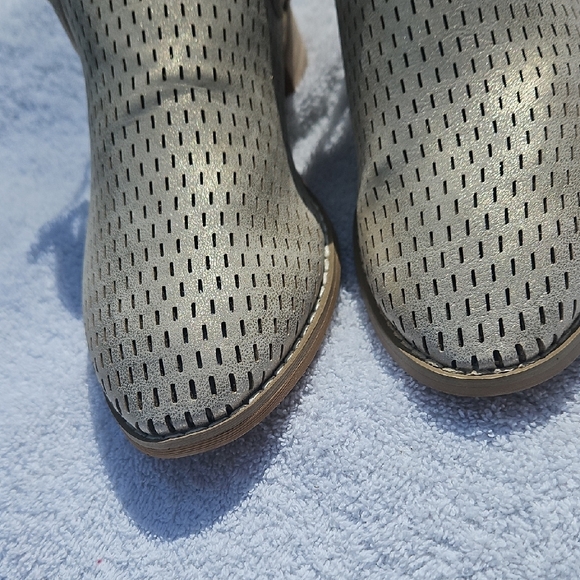 Stylish Beige Ankle Booties - Picture 2 of 6